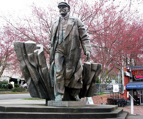 Нажмите на изображение для увеличения
Название: Памятник Ленина в Сиэтле.jpg
Просмотров: 56
Размер:	399.5 Кб
ID:	1346234