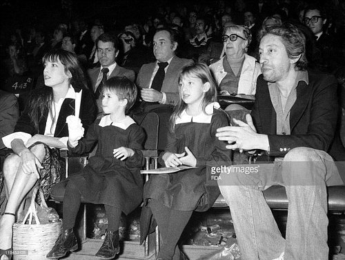 Нажмите на изображение для увеличения
Название: Jane Birkin, Serge Gainsbourg and daughters Charlotte Gainsbourg, Kate Barry 1976 9th November, .jpg
Просмотров: 294
Размер:	626.0 Кб
ID:	857797