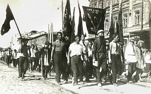 Нажмите на изображение для увеличения
Название: Карла Маркса (Гончарова), пионерский парад, август 1929.jpg
Просмотров: 35
Размер:	371.2 Кб
ID:	1646095